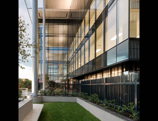 1,638M² OFFICE TO LET IN ROSEBANK